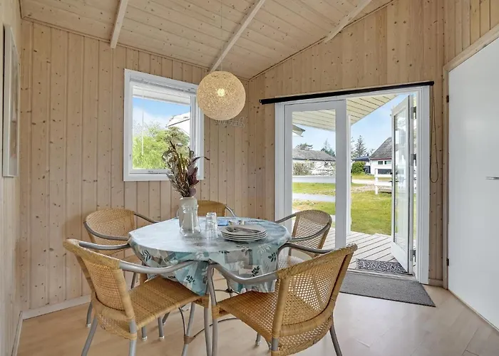 Holiday home 2 Bedroom Awesome In Humble