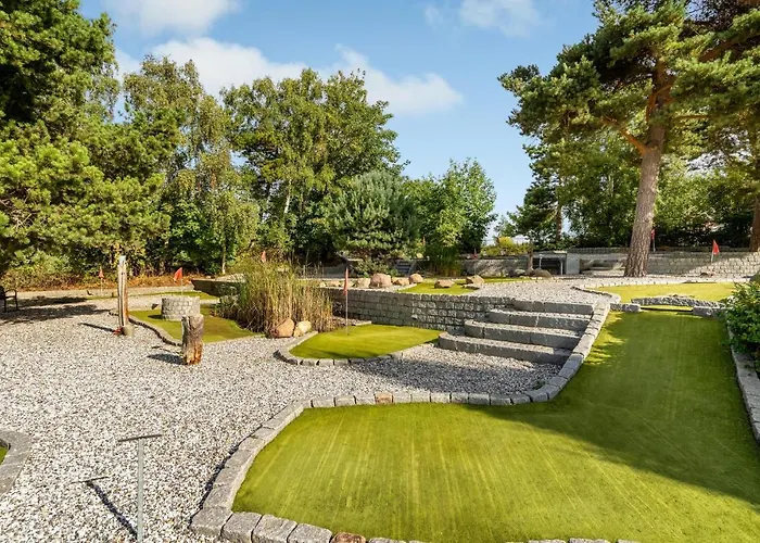 2 Bedroom Awesome In Holiday home *